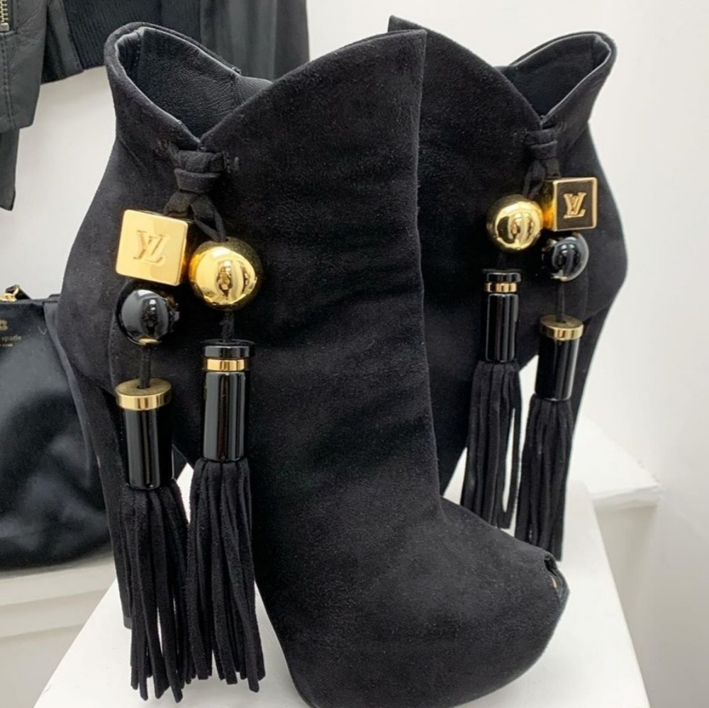 “SOLD” Louis vuitton Suede Booties